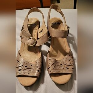 Earth Women's Khaki Sandals